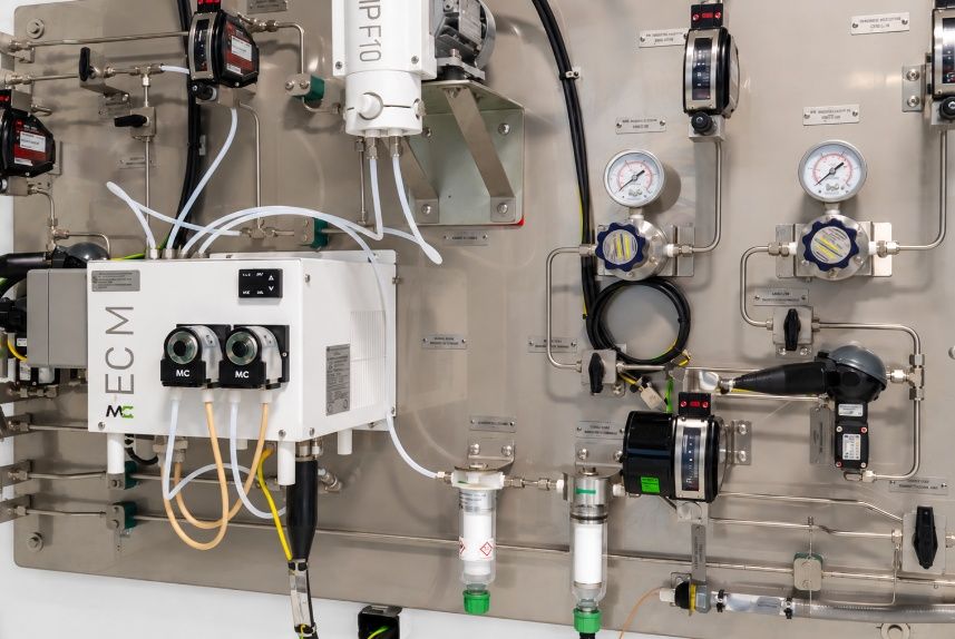 Sample conditioning panel with analyzers, regulators and tubing built in-house